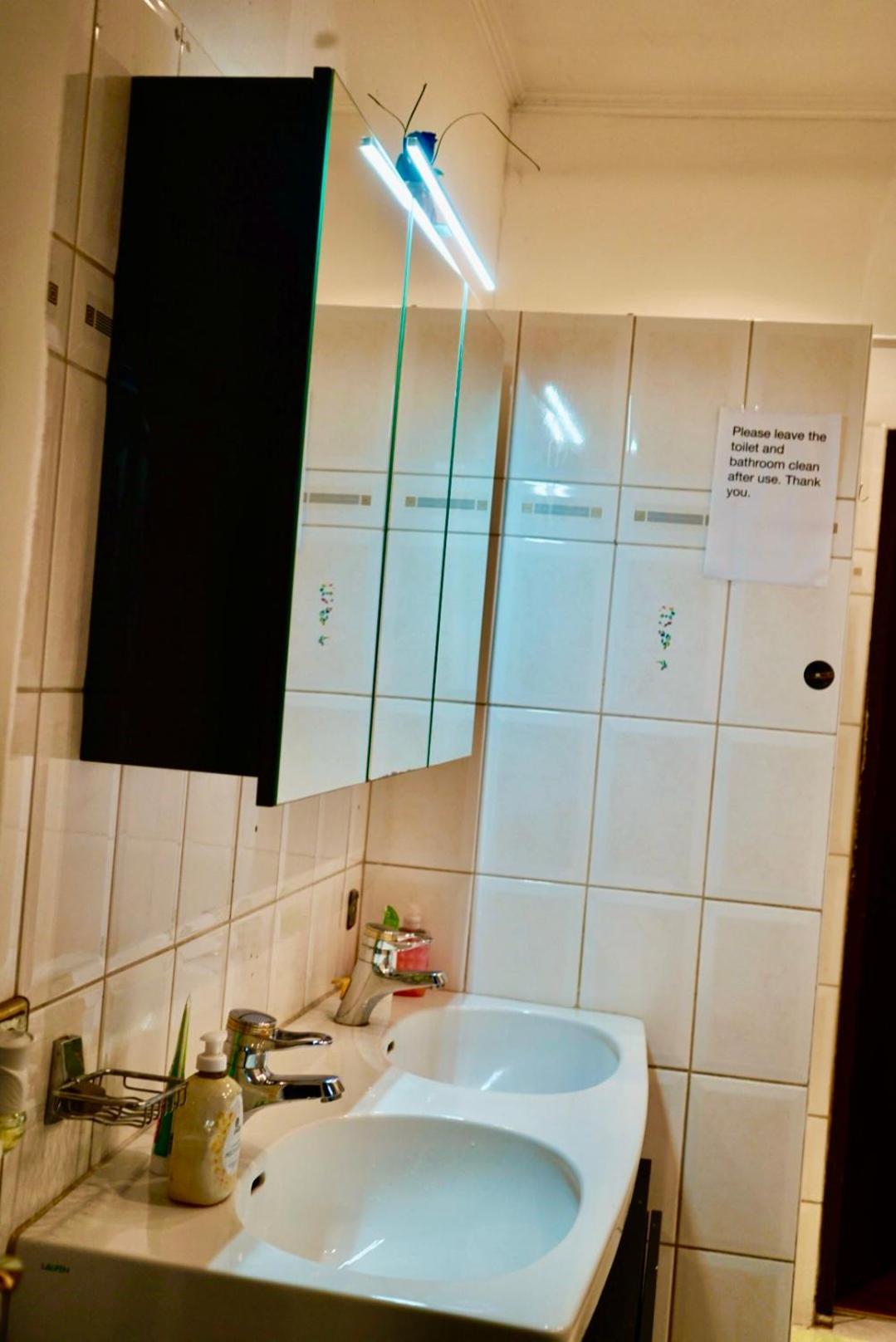 U6 Schoepfwerk Hostel 1 Vienna Luaran gambar